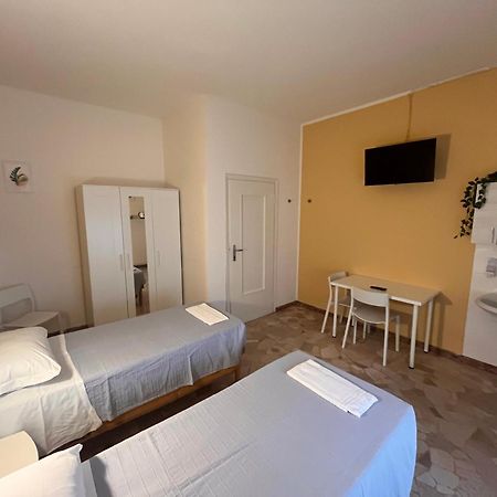 Hotel Parini Cesano Boscone Buitenkant foto