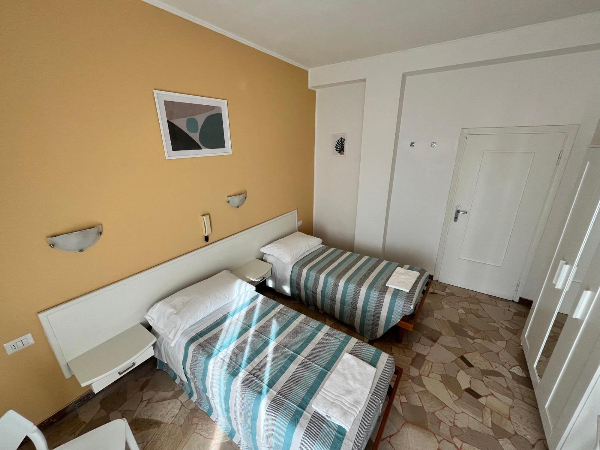 Hotel Parini Cesano Boscone Buitenkant foto