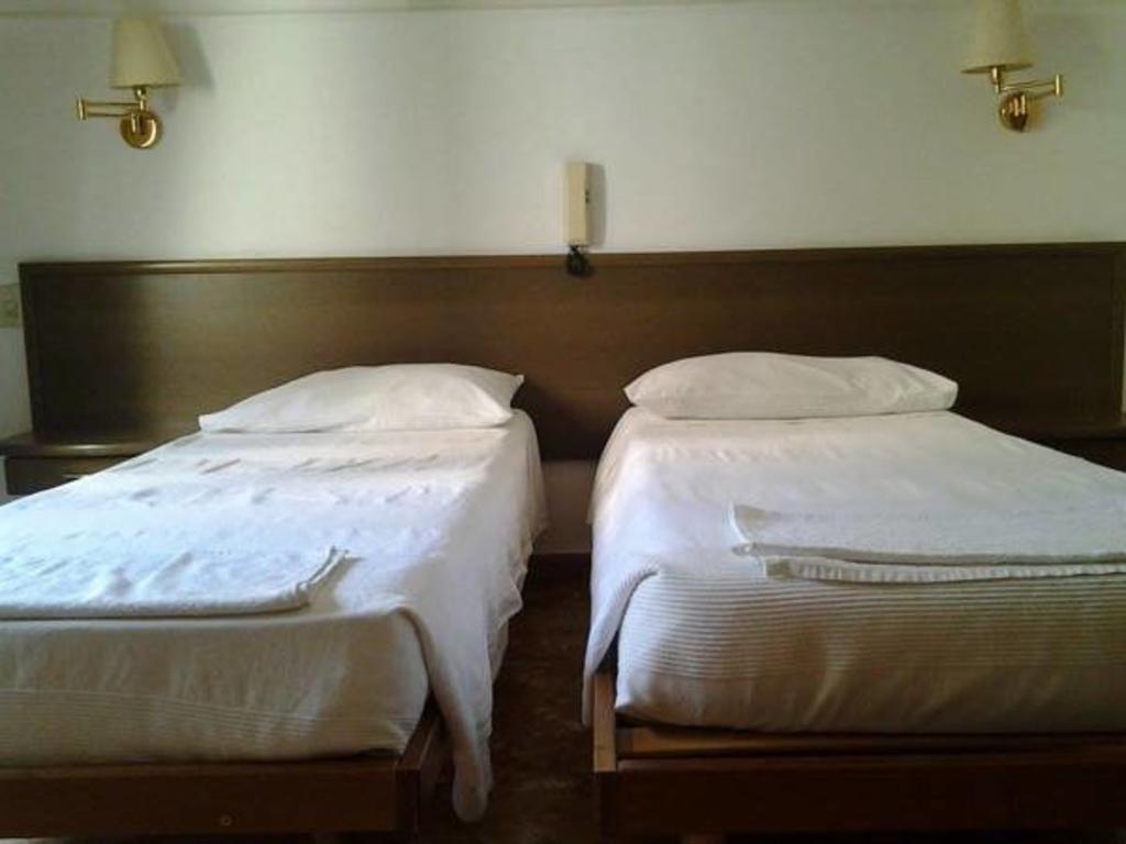 Hotel Parini Cesano Boscone Buitenkant foto