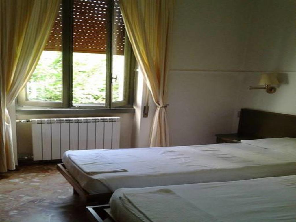 Hotel Parini Cesano Boscone Buitenkant foto