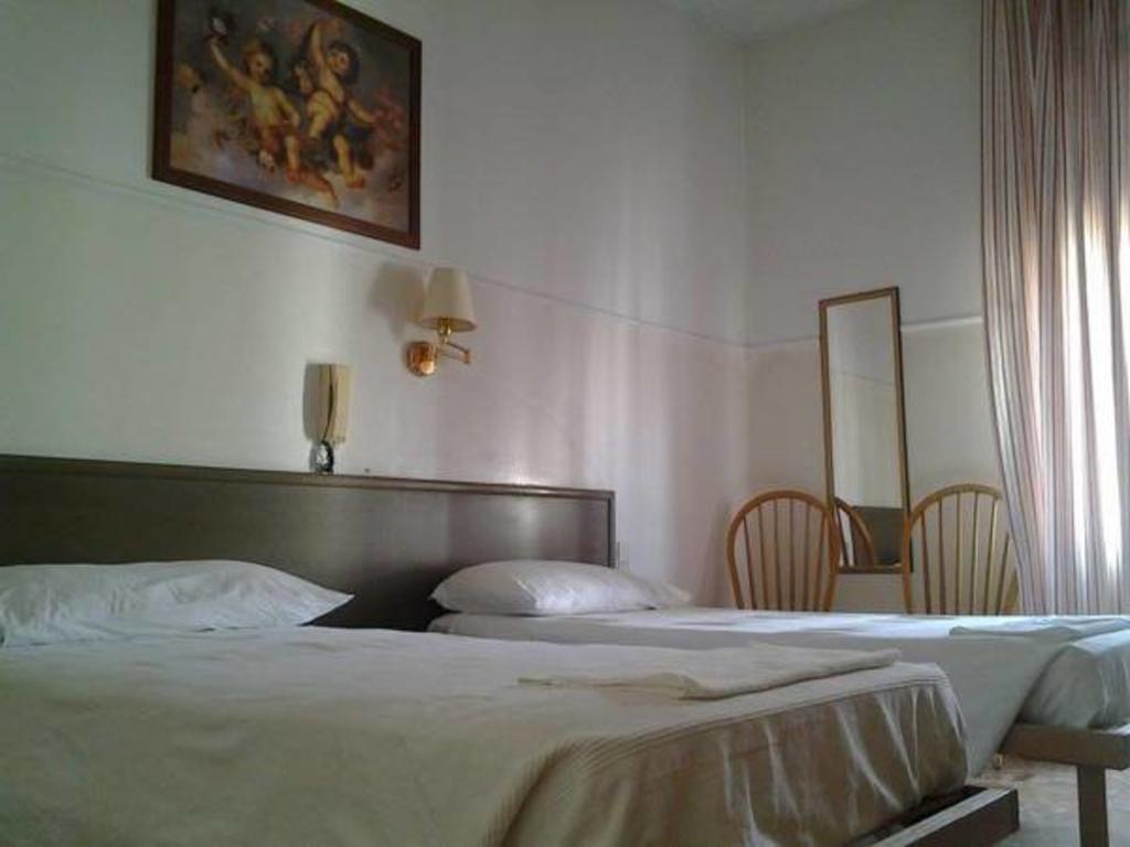 Hotel Parini Cesano Boscone Buitenkant foto