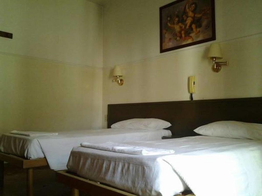 Hotel Parini Cesano Boscone Buitenkant foto